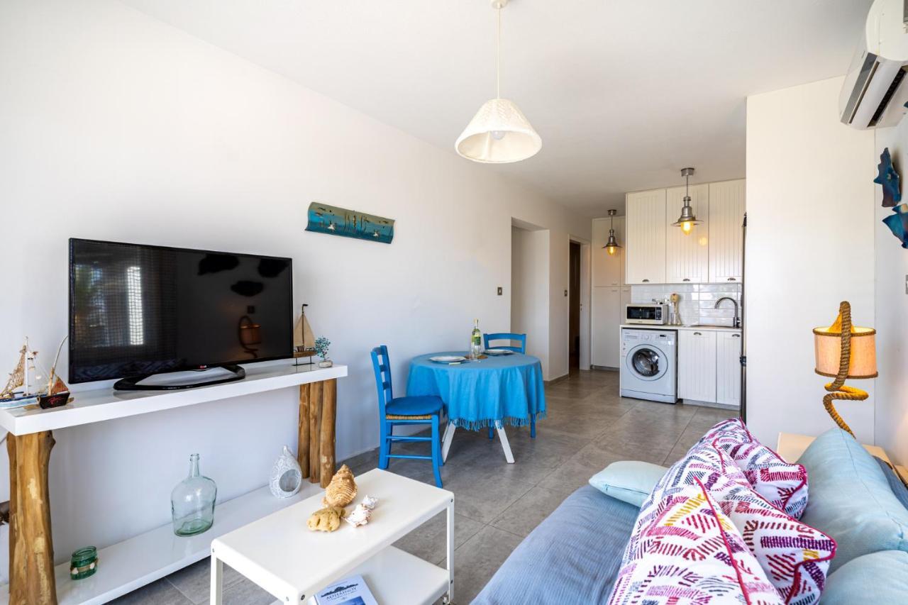 Seawaves 1- Bedroom Apartment Near Meneou Beach Ларнака Екстериор снимка